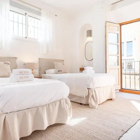 Apartment Spanish Architectural Gem Duplex - Center By Rems *