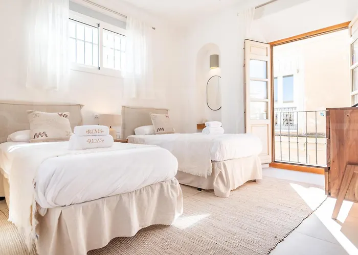 Apartment Spanish Architectural Gem Duplex - Center By Rems *